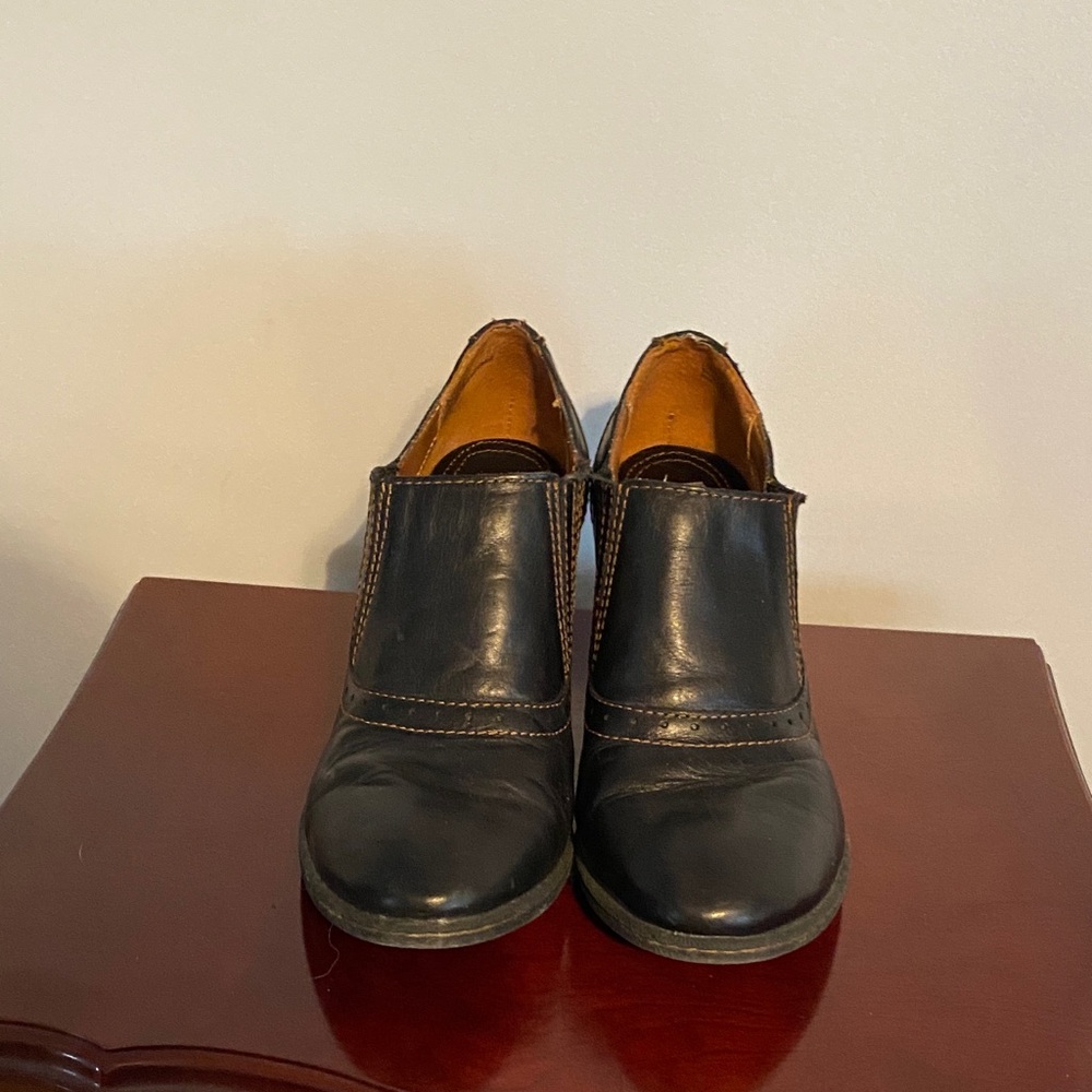 b.o.c. Women's Black Leather Heels
